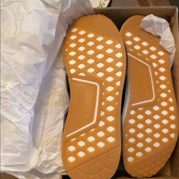Adidas NMD_R1 ⚠️Mismatched size⚠️ - Picture 4 of 7